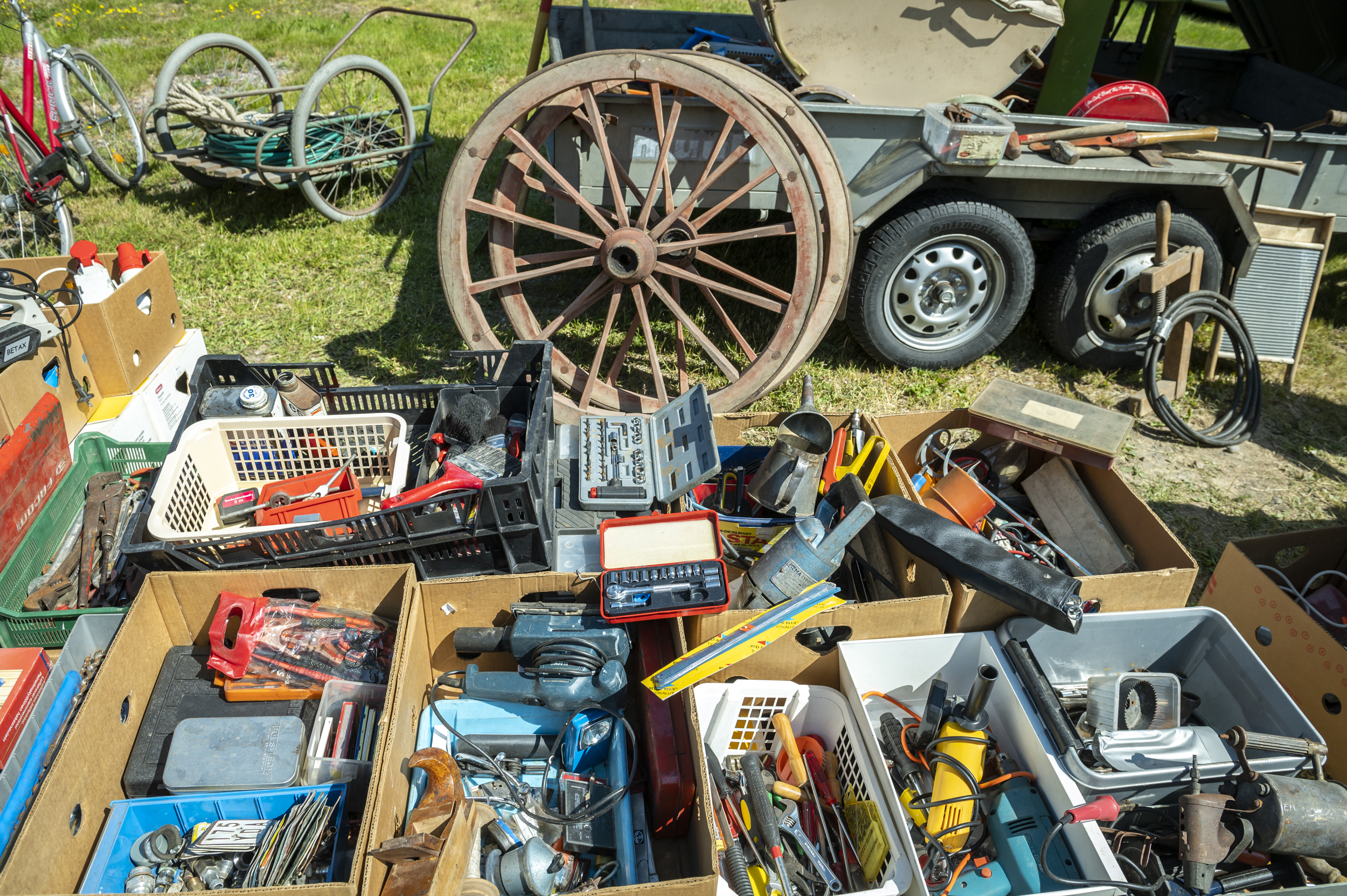 Varastoihin kertyy vuosien saatossa helposti monenlaista tavaraa, jolle ei enää myöhemmin ole tarvetta. 