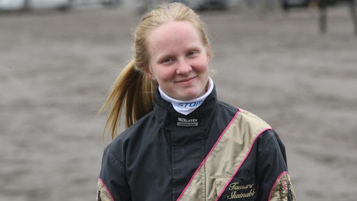 Tamara Skutnabb on tuore ammattivalmentaja Ruotsissa. Tallissa on nyt 10 hevosta.