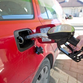Dieselin hinta on kohonnut alkuvuodesta 7 senttiä, bensiinin kolme kertaa enemmän.