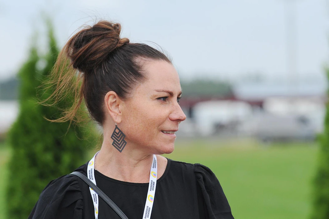 Miia Salminen on ohjastanut Suomen Hippoksen tilastojen mukaan 228 startin verran kilpaa. Voittoja hänellä on 23, joista 10 on tullut tänä vuonna.