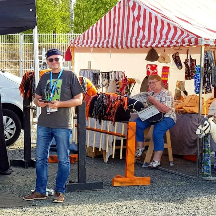 Roger Johansson promosi Rovaniemen Kuninkuusraveissa 2018 Turun PM-raveja.