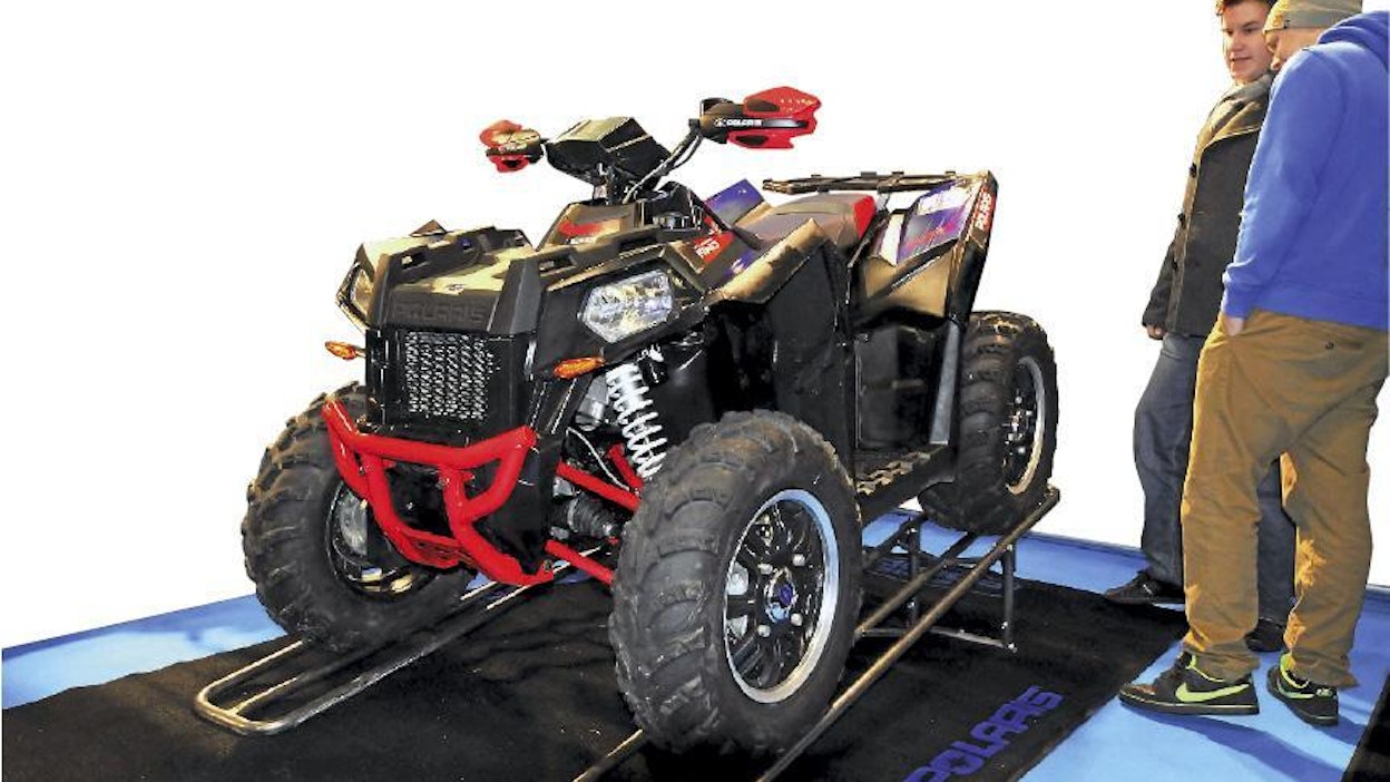 Polariksen uutuusmalli Scrambler 850 on nelivetoinen sportti.