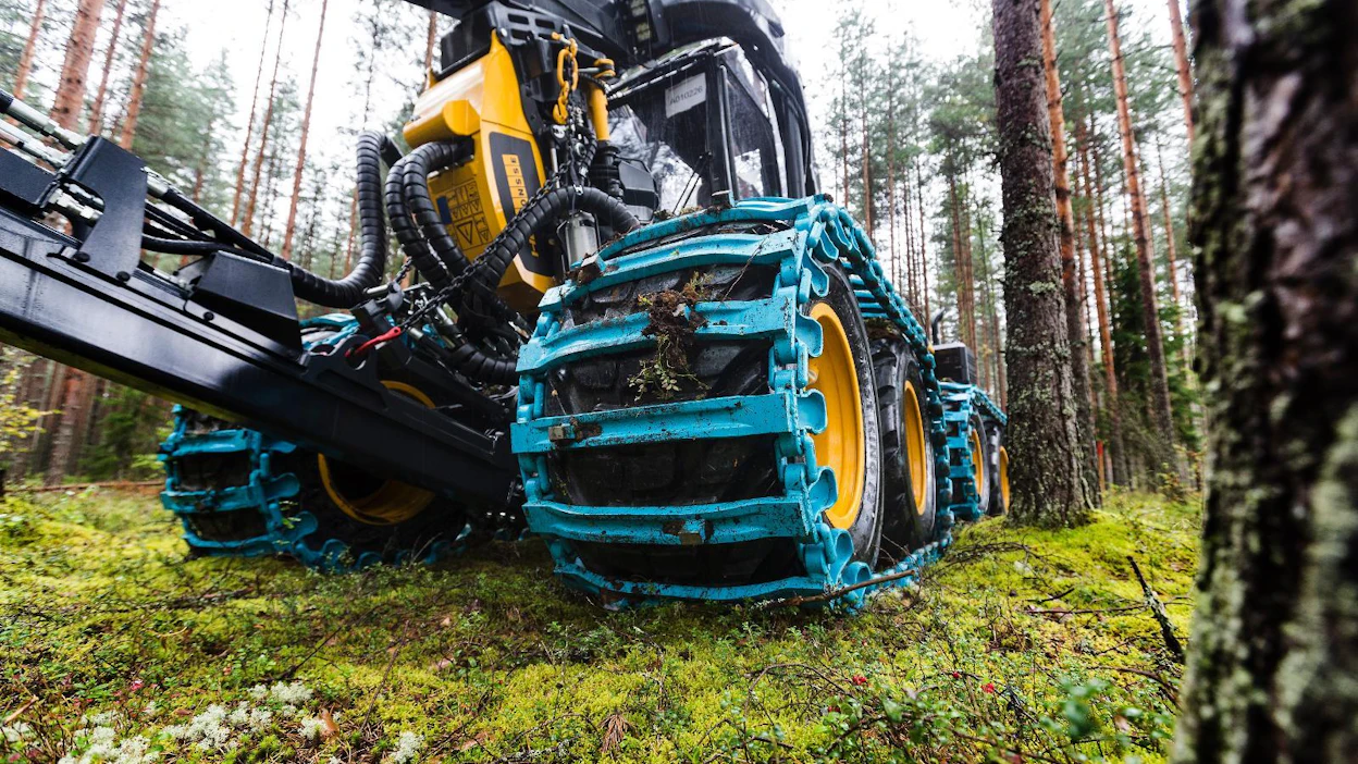 Ammattitaitoisten metsäkoneenkuljettajien kysyntä kasvaa biotalouden investointien myötä koko Suomessa.