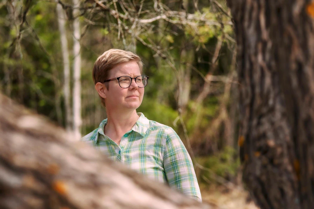 "On kestämätöntä, että samanaikaisesti kun teemme työtä taantuneiden kantojen elpymiseksi, samojen lajien kantaa pienennetään metsästämällä", Krista Mikkonen kirjoittaa blogissaan.