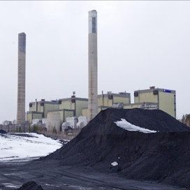 Kivihiilen käytön arvioidaan lisääntyvän turvepulan vuoksi Suomessa tänä vuonna, vaikka Inkoon voimala ei keskiviikon lauhassa säässä ollutkaantoiminnassa. Markku Vuorikari