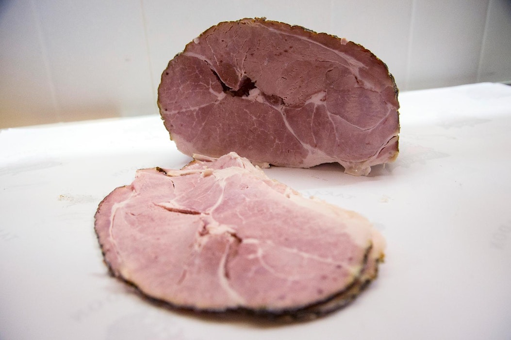 Kotimaista palvilihaa.