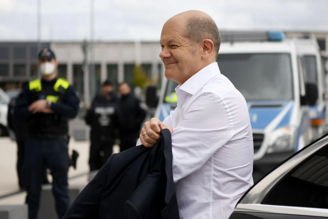 Puelueet pyrkivät siihen, että sosiaalidemokraattien Olaf Scholz asetettaisiin virkaan 6. joulukuuta alkavalla viikolla. LEHTIKUVA / AFP