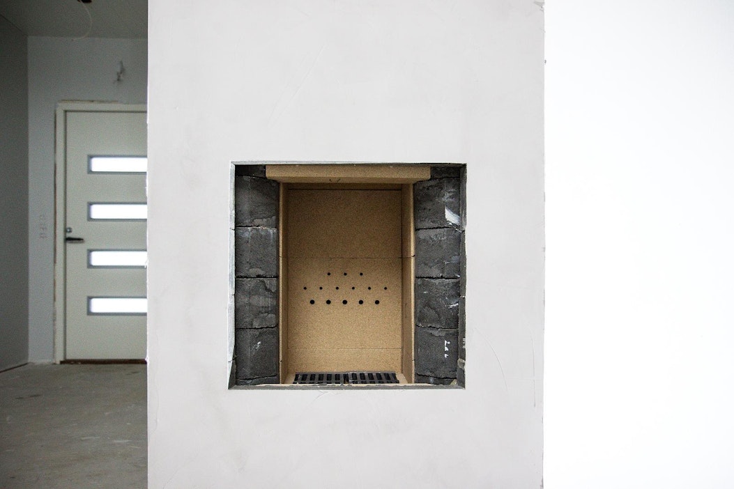 Uusi tulisija tarvitsee luvan myös jos se rakennetaan vanhaan taloon.