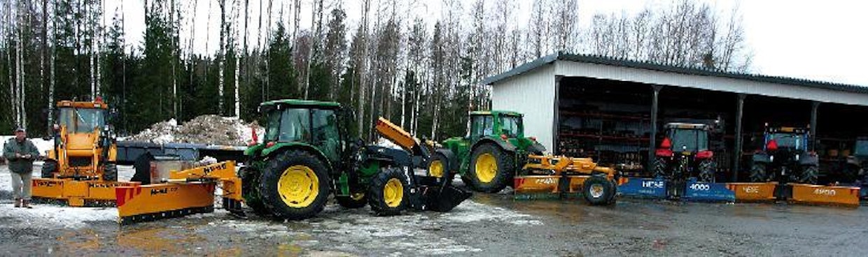 Agrimarket Oy ja Mavitek Oy olivat varanneet esille useita Hese-takalanoja. Kelien johdosta työnäytöstä vain ei pystynyt lumen ja polanteen puuttumisen johdosta kunnollisesti pitämään. Mallistoa ja varusteita oli monenlaiseen käyttötarpeeseen.