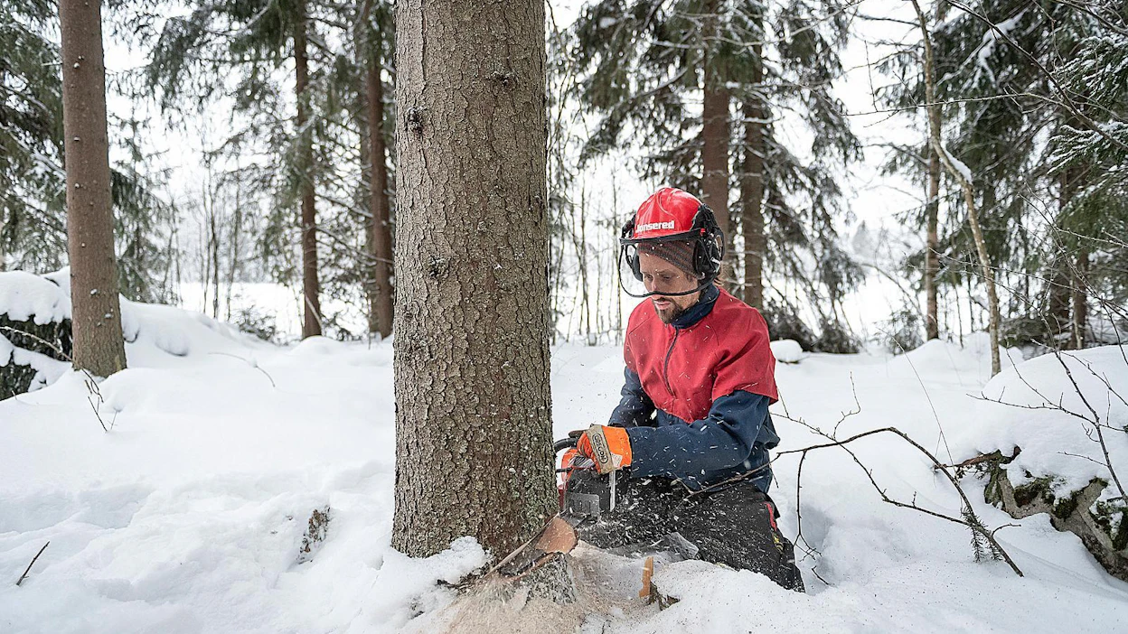 Husqvarna 540i XP:n teho vastaa valmistajan mukaan 40-kuutioista bensasahaa. Leikkuutehoa lisäävät osaltaan ohuet laippa ja teräketju.