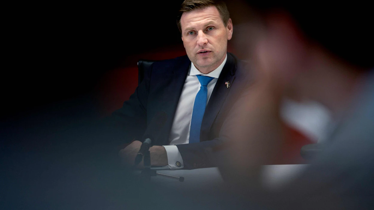 Viron puolustusministeri Hanno Pevkurin mukaan Venäjä tarvitsee todennäköisesti 2–4 vuotta aikaa saadakseen armeijansa jälleen yhtä vahvaksi kuin se oli ennen hyökkäystä Ukrainaan. LEHTIKUVA/AFP.