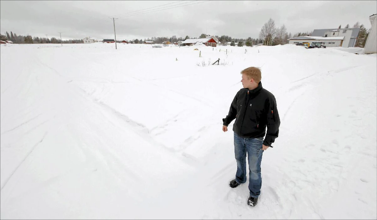 Kimmo Kantomaa sulkisi joen tuntumassa olevan vanhan navetan ja siirtäisi toiminnan tien toiselle puolelle. Pohjois-Suomen aluehallintovirasto ei anna siihen lupaa. Pekka Fali