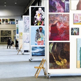 Kari Salonen Taidemaalariliiton teosvälityksessä on myynnissä noin 1500 taulua taiteilijoilta ympäri Suomen. Valtio tekee tapahtumassa perinteisesti taidehankintoja.