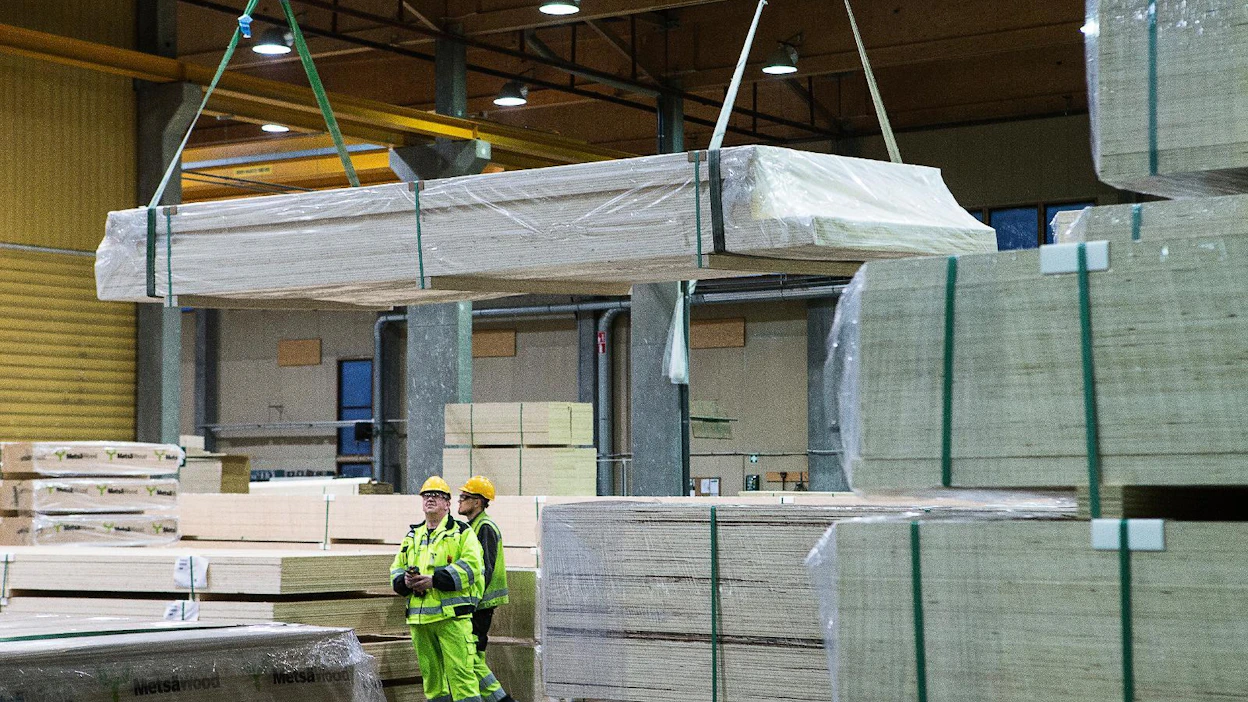 Metsä Groupiin kuuluva Metsä Wood on investoinut viilupuun tuotantoon viime vuosina niin, että Punkaharjulla kapasiteetti on noussut 190 000 kuutiometriin ja kuvan Lohjan tehtailla 120 000 kuutiometriin vuodessa