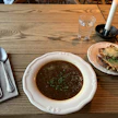 Ranskalainen sipulikeitto gruyère-juusto-hapanjuurileipien kanssa maistuu pakkasella.