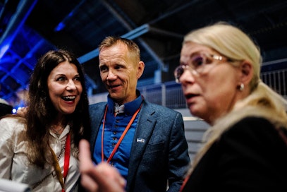 Perussuomalaisten Arja Juvonen, Mika Niikko ja Leena Meri valottivat Tampereen puoluekokouksessa puolueensa maaseutulinjauksia.