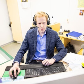 Sastamalan maaseutupäällikkö Perttu Nääppä hoitaa asioita paljon puhelimella ja etäyhteyksillä.