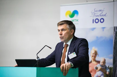 MTK:n puheenjohtaja Juha Marttila vaatii uudelta maa- ja metsätalousministeriltä Jari Lepältä (kesk.) nopeita toimia ruokaviennin edistämisessä.