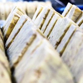 Jokioisten Kartanon Meijeri valmistaa kymmentä erilaista juustoa.