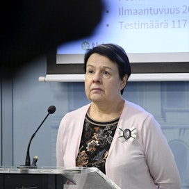 STM ehdottaa koulujen kevätlukukauden aloittamista etäopetuksella. Asiasta kertoi kansliapäällikkö Kirsi Varhila. LEHTIKUVA / Markku Ulander