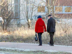 Vanhusten hoito käy tulevina parina vuosikymmenenä entistä raskaammaksi monille maaseudun pienille kunnille.