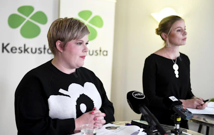 Keskustan puheenjohtaja Annika Saarikko ei ole vielä päättänyt, tuleeko hän asettumaan ehdolle aluevaaleissa.