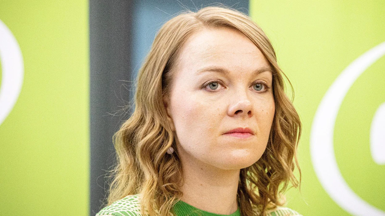 Valtiovarainministerin tehtävästä eronneen keskustan puheenjohtaja Katri Kulmunin viestintäkoulutusjupakassa saatiin uusi käänne, kun Työ- ja elinkeinoministeriö esittää tekemänsä selvityksen jälkeen jatkotoimia viestintäkoulutusta tarjonnutta Tekir Oy:tä, ja Kulmunin erityisavustajana toiminutta Kari Jääskeläistä kohtaan.