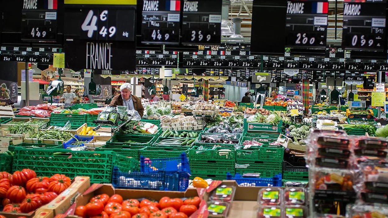 Arvioiden mukaan Ranskan hallituksen suunnitelmilla on vaikutusta esimerkiksi Carrefourin liiketoimintaan.