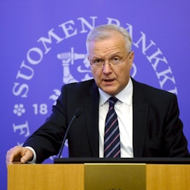 Suomen Pankin pääjohtajan Olli Rehnin mukaan pitkän aikavälin kestävyyttä on syytä vahvistaa myös rakenteellisten uudistusten avulla.