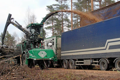 Bioenergia ry muistuttaa, että pienpuun korjuu edistäisi työllisyyttä, tukisi metsänhoitoa, aluetaloutta ja energian huoltovarmuutta ja parantaisi kauppatasetta.