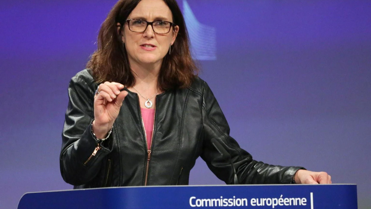 EU:n kauppakomissaari Cecilia Malmströmin mukaan EU pyrkii saamaan vapautuksen tullimaksuista neuvottelemalla Yhdysvaltain kanssa. LEHTIKUVA/AFP