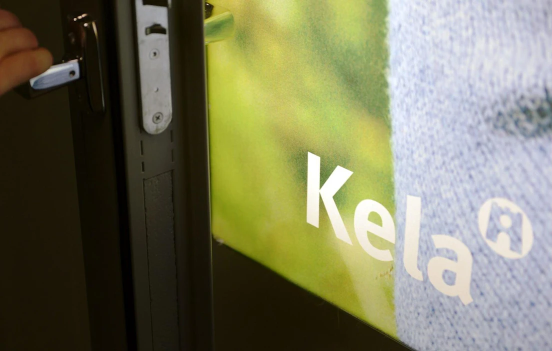 Perustoimeentulotuen myöntämiseen tarvitaan Kelassa tuplasti enemmän työntekijöitä kuin alun perin arvioitiin.