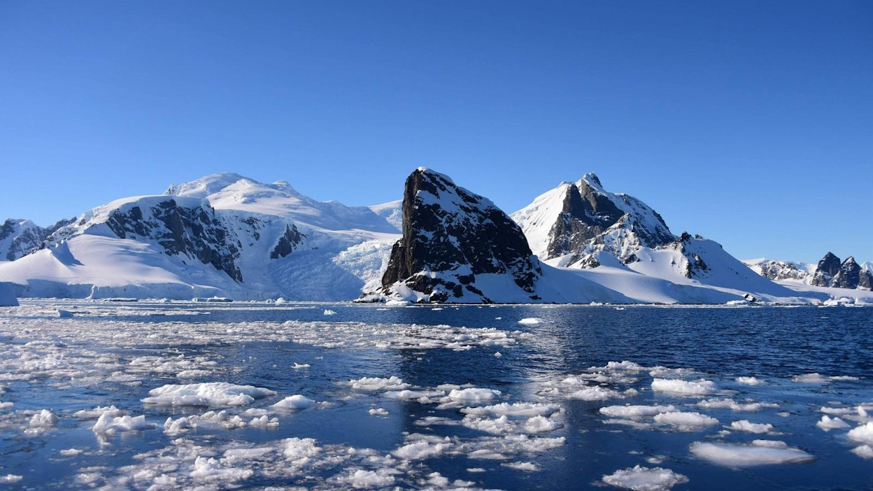 Tutkimuksessa laskettiin satelliittihavainnoista arktisella ja antarktisella alueilla tapahtuneiden heijastavuuden muutosten lämmitys- ja jäähdytysvaikutukset vuosien 1982 ja 2018 välillä.