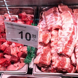 Sianlihaa tuotettiin lähes sama määrä kuin edellisvuonna. Naudanlihan ja lampaanlihan tuotanto väheni viime vuonna.