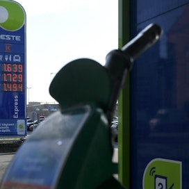 Viime kuussa kuluttajahintoja nosti vuodentakaisesta eniten bensiinin ja dieselin kallistuminen sekä omakotitalokiinteistöjen ja omakotitalon peruskorjausten hinnat. LEHTIKUVA / MARKKU ULANDER