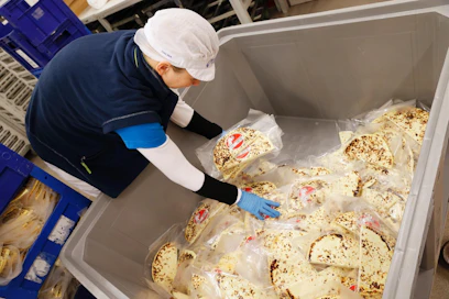 Vaalan Juustola valmistaa lähialueen maidosta juustoleipää tuotenimellä Haapalan maalaisjuustoleipä. Juustoleipää kutsutaan toisilla murrealueilla leipäjuustoksi.