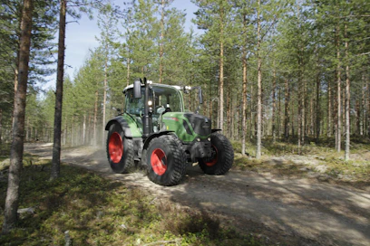 300-sarjan tehokkain traktori on 313 Vario ECE R 24 -luokituksen mukaisilla 138 hevosvoimallaan. Tyhjä traktori kiihtyy valmistajan ilmoituksen mukaan nollasta 40 km/h huippunopeuteen 7 sekunnissa.