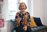 Sari Häkkinen kaipaa muutosta suomalaisten marjansyöntiin. Hän on ryhtynyt suomalaisen Roberts Berrie -marjajuomien tuote-esittelijäksi ja tieteelliseksi asiantuntijaksi.