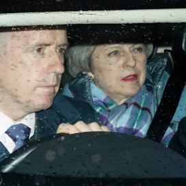 Äänestysten jälkeen brittiparlamentista poistunut pääministeri Theresa May on brexit-solmun takia tukalassa asemassa. LEHTIKUVA/AFP