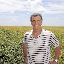 Brasilialaisen Sebastião Pittarellin soijapavut kärsivät tänä keväänä kuivuudesta. Pankkitili osuuskunnan soijavarastossa ei liho. mike wilson