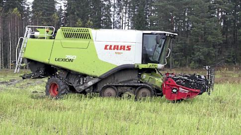 Claasin Terra Trac -kumitelat vähentävät maan tiivistymistä ja parantavat puimurin kulkukykyä.