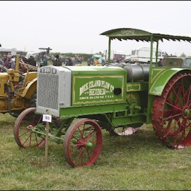 HeiderC 12-20 -traktoria valmistettiin vuosina 1916–27, Rock Island Plow Company Rock Island, Illinois, USA