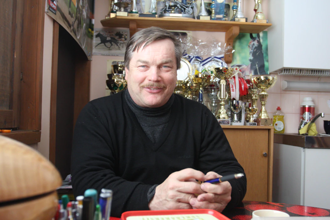 Pekka Mäkelältä löytyy monia menestysravureita usealta eri vuosikymmeneltä. Hänen suojateistaan kuuluisin on vuoden 1993 St Michel -ajossa silloisen ME-tuloksen 10,9 tykittänyt Smooth Blend.