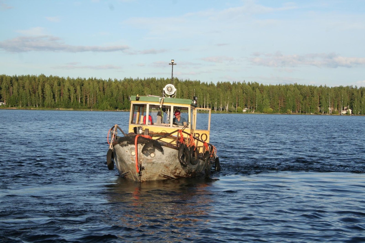 Apualus Eero palaamassa ajon varmistuksesta.