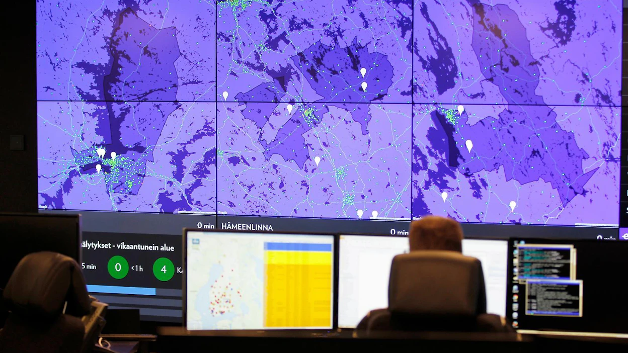 Kuva Elisan häirikeskuksesta. Elisa toteuttaa Virve 2.0 -verkon 4G- ja 5G-radioverkkopalvelun.
