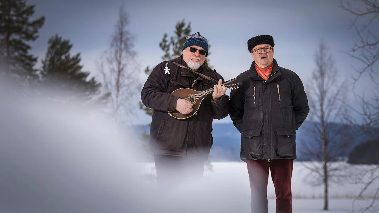 Pentti Ojajärvi (vas.) ja Pekka Huttu-Hiltunen ovat runonlauluperinteen osaajia ja asiantuntijoita.