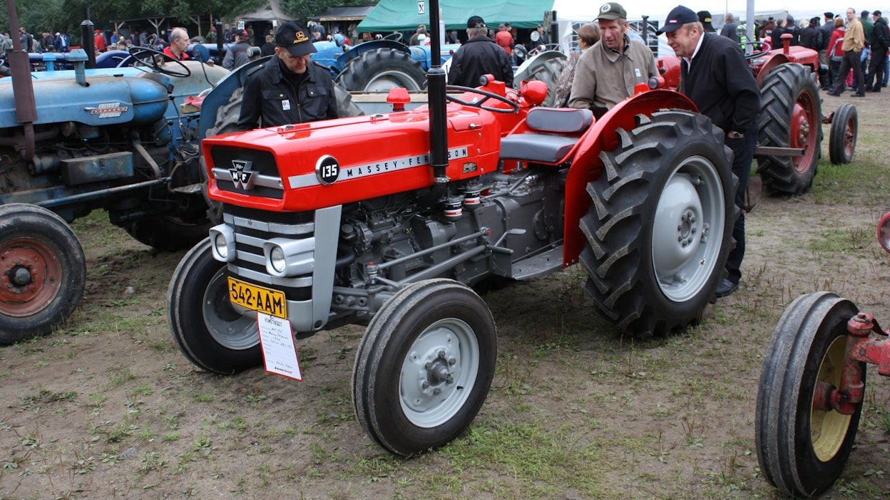 Massey-Ferguson 135 -traktoria valmistettiin vuosina 1964–78, Coventry, Englanti, Beauvais, Ranska ja Detroit, USA. Lisäksi lisenssivalmistusta useissa maissa.