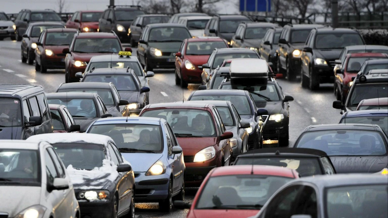 Suomalaiset ovat viime vuosina tuoneet käytettyjä autoja ennätystahtiin. Ennusteen mukaan käytettyjä henkilöautoja tuodaan Suomeen tänä vuonna noin 50 000.