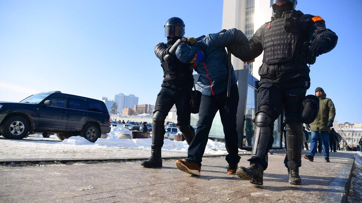 Muun muassa Vladivostokissa ja muissa Venäjän Kaukoidän kaupungeissa on riippumattomien tarkkailijoiden mukaan otettu kiinni yli 250 ihmistä. Kuva Vladivostokista. LEHTIKUVA/AFP