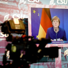 Angela Merkelin mukaan marraskuisten presidentinvaalien tuloksen kyseenalaistaminen johti osaltaan viimeöisiin mellakoihin. LEHTIKUVA/AFP